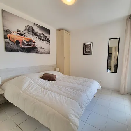 Charming T2 With Pool And Balcony In * Fréjus
