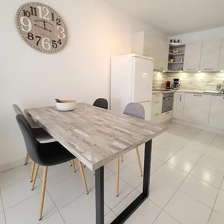 Charming T2 With Pool And Balcony In * Frejus