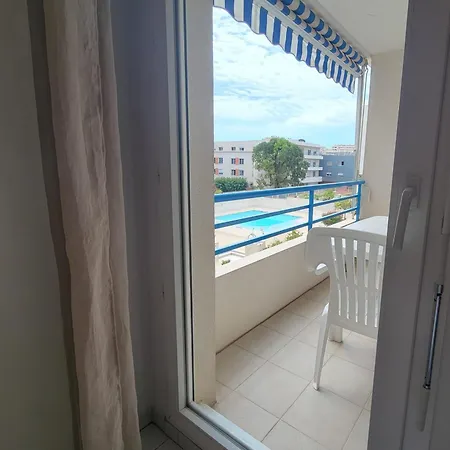 Charming T2 With Pool And Balcony In *